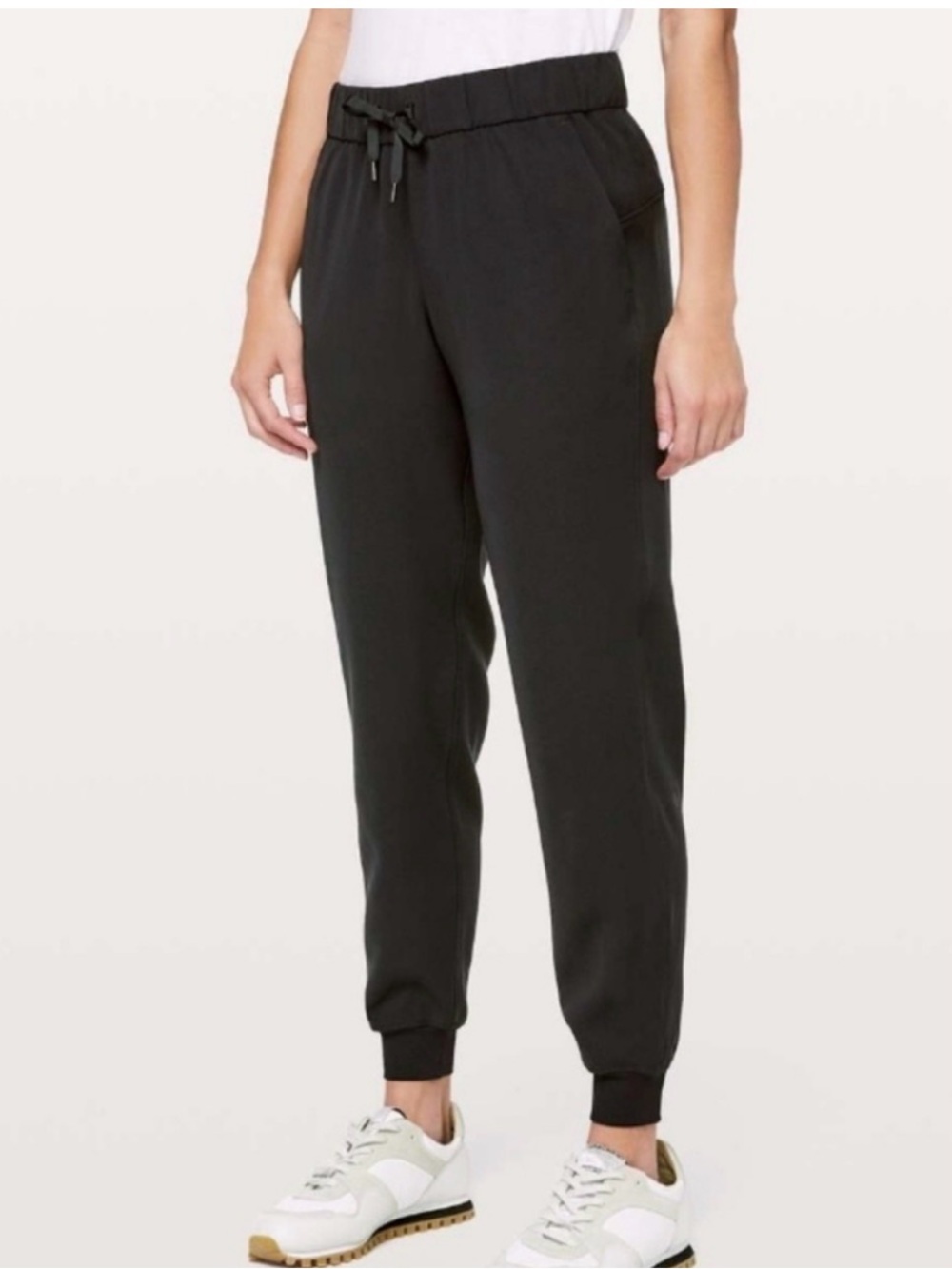 Women's Lululemon On The Fly Black Jogger drawstring size 6
